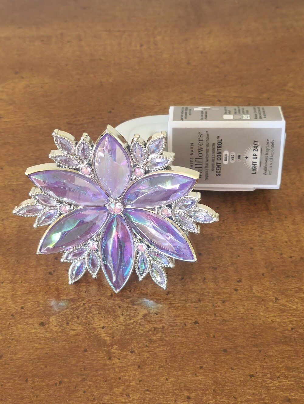 Bath Body Works Wallflowes CRYSTAL BURST NIGHTLIGHT & BUTTERFLY Refill BNWT - Picture 2 of 4